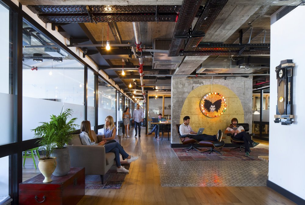 A warm, unhurried room at Cura Tempos